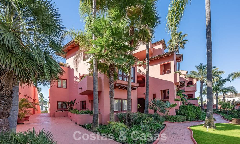 Appartement de luxe modernisé en front de mer à vendre dans une résidence prestigieuse entre Marbella et Estepona 802489