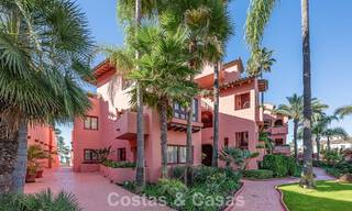 Appartement de luxe modernisé en front de mer à vendre dans une résidence prestigieuse entre Marbella et Estepona 802489 