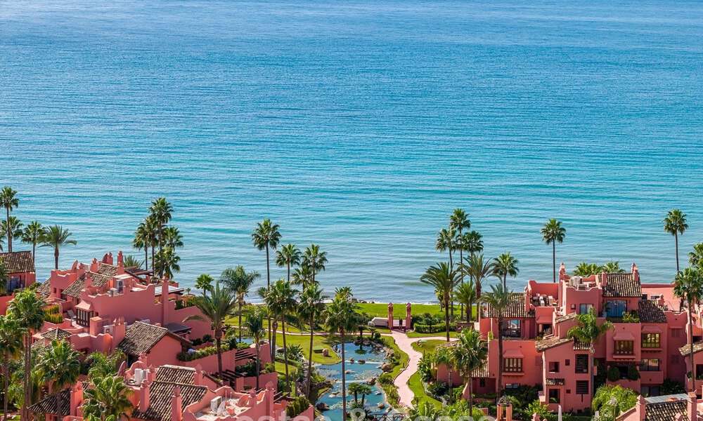 Appartement de luxe modernisé en front de mer à vendre dans une résidence prestigieuse entre Marbella et Estepona 802497