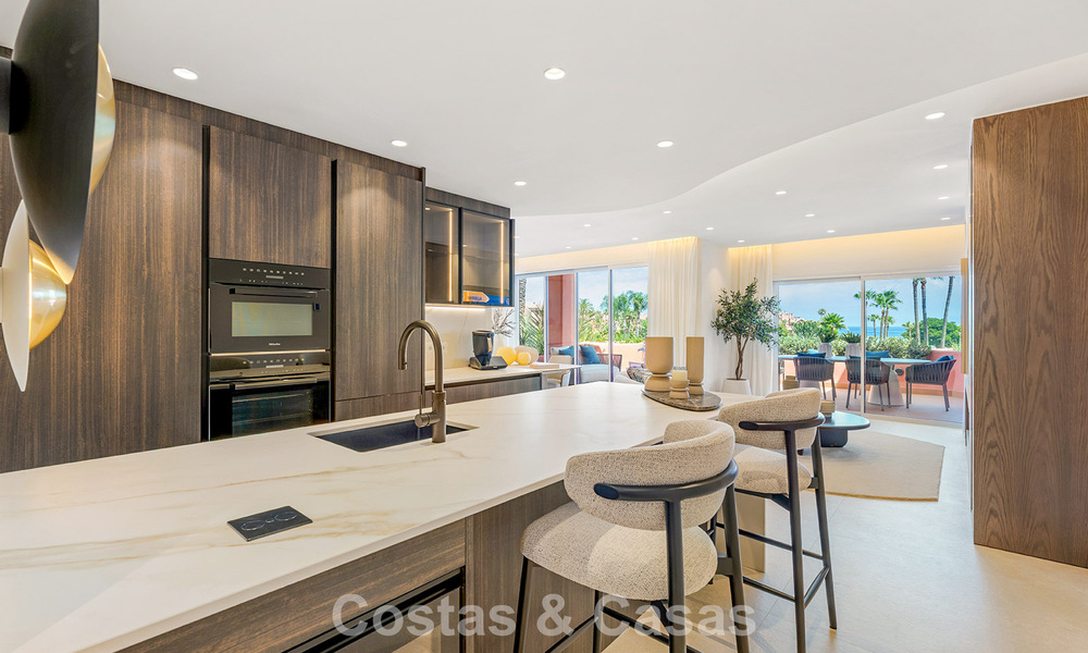 Appartement de luxe modernisé en front de mer à vendre dans une résidence prestigieuse entre Marbella et Estepona 802502