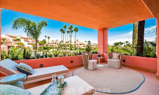 Appartement de luxe modernisé en front de mer à vendre dans une résidence prestigieuse entre Marbella et Estepona 802507 