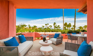 Appartement de luxe modernisé en front de mer à vendre dans une résidence prestigieuse entre Marbella et Estepona 802509 