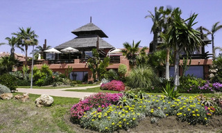 Appartement de luxe modernisé en front de mer à vendre dans une résidence prestigieuse entre Marbella et Estepona 802640 