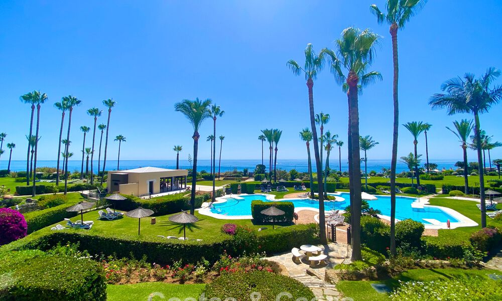 Appartement de plage modernisé avec vue panoramique sur la mer à vendre sur la New Golden Mile, Marbella - Estepona 802513