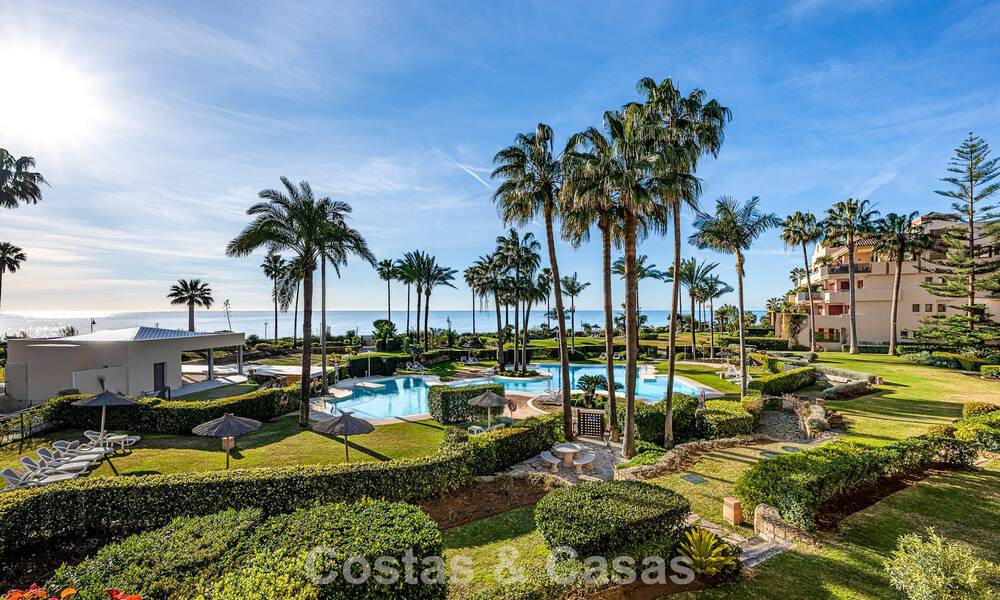 Appartement de plage modernisé avec vue panoramique sur la mer à vendre sur la New Golden Mile, Marbella - Estepona 802520