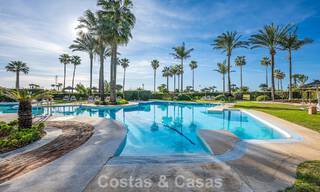 Appartement de plage modernisé avec vue panoramique sur la mer à vendre sur la New Golden Mile, Marbella - Estepona 802521 