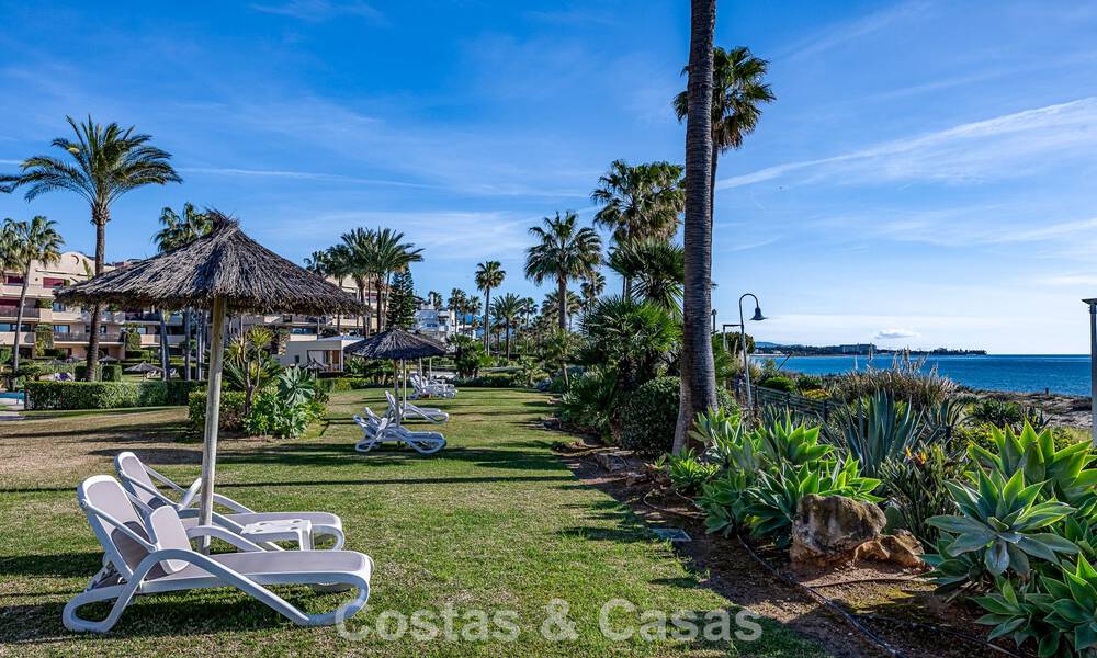 Appartement de plage modernisé avec vue panoramique sur la mer à vendre sur la New Golden Mile, Marbella - Estepona 802522