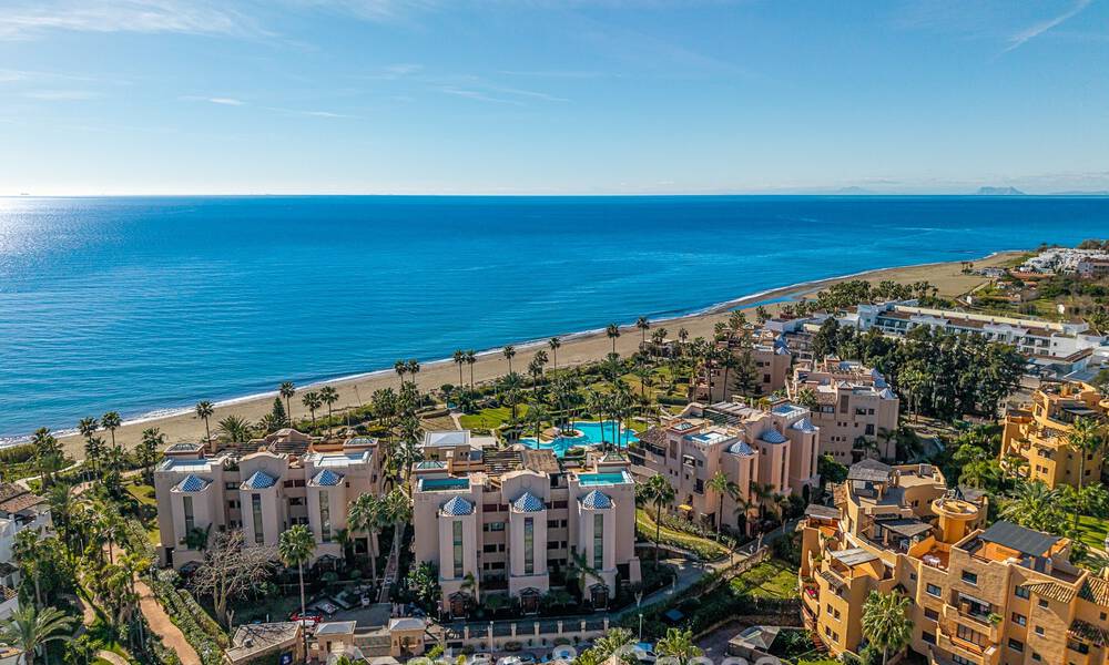 Appartement de plage modernisé avec vue panoramique sur la mer à vendre sur la New Golden Mile, Marbella - Estepona 802523