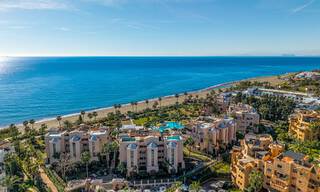 Appartement de plage modernisé avec vue panoramique sur la mer à vendre sur la New Golden Mile, Marbella - Estepona 802523 