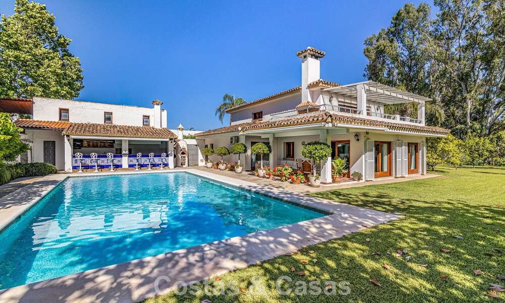 Villa à quelques pas de la plage à vendre sur la très prisée New Golden Mile entre Marbella et Estepona 802562