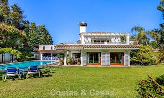 Villa à quelques pas de la plage à vendre sur la très prisée New Golden Mile entre Marbella et Estepona 802563 