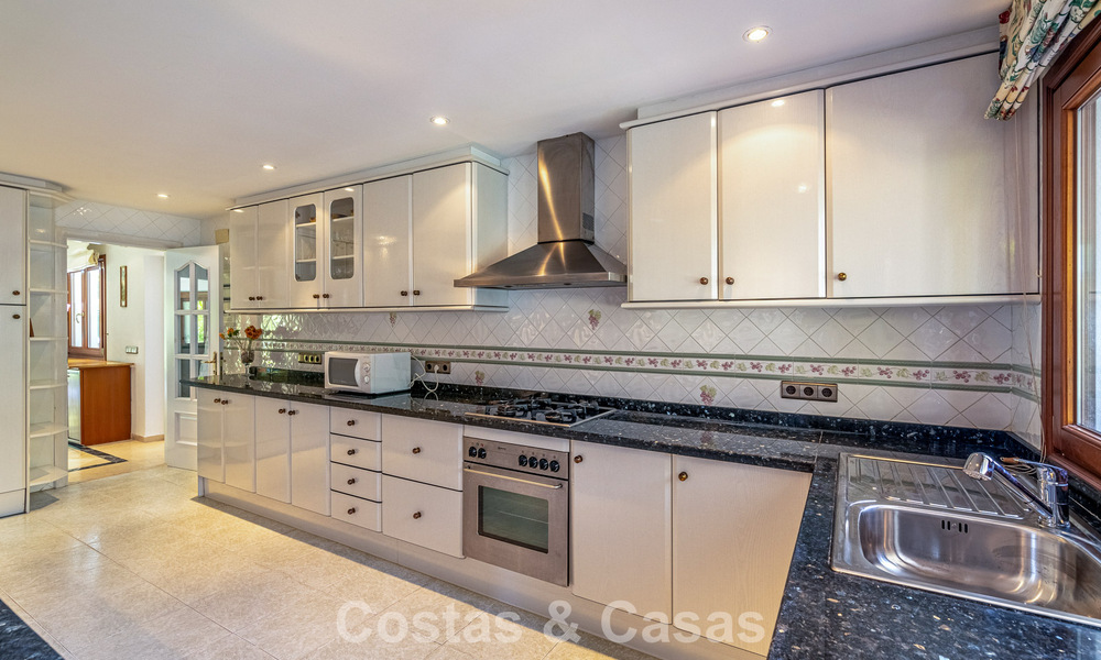 Villa à quelques pas de la plage à vendre sur la très prisée New Golden Mile entre Marbella et Estepona 802571
