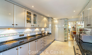 Villa à quelques pas de la plage à vendre sur la très prisée New Golden Mile entre Marbella et Estepona 802572 