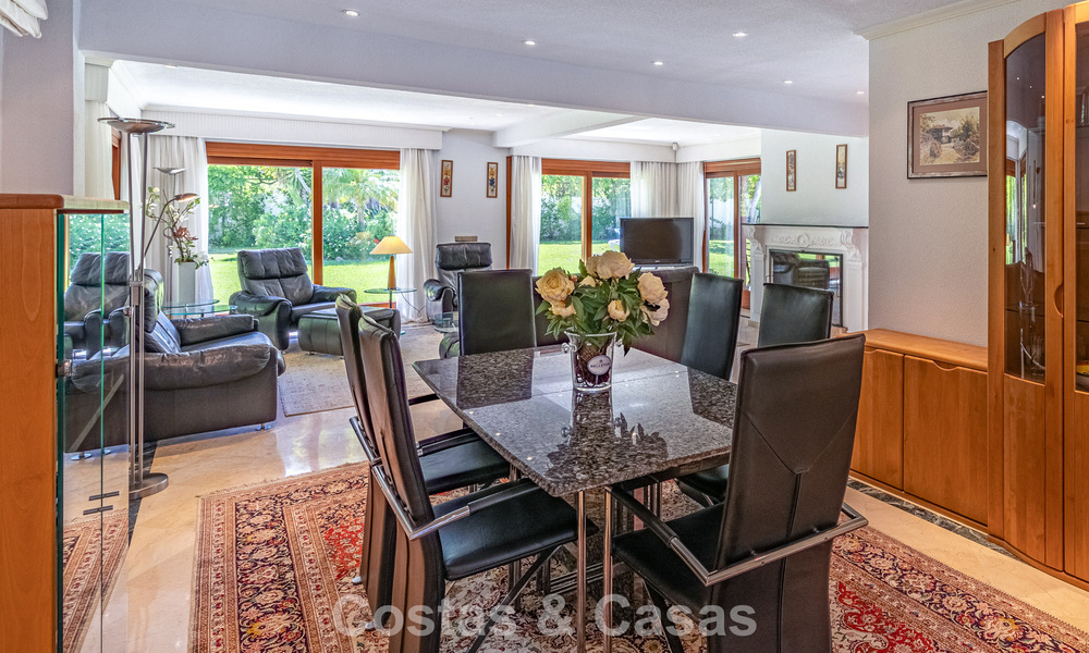 Villa à quelques pas de la plage à vendre sur la très prisée New Golden Mile entre Marbella et Estepona 802574