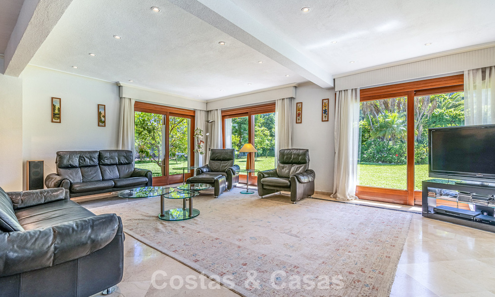 Villa à quelques pas de la plage à vendre sur la très prisée New Golden Mile entre Marbella et Estepona 802575