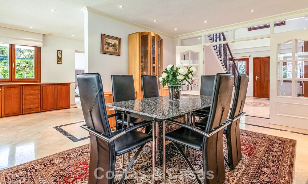 Villa à quelques pas de la plage à vendre sur la très prisée New Golden Mile entre Marbella et Estepona 802577