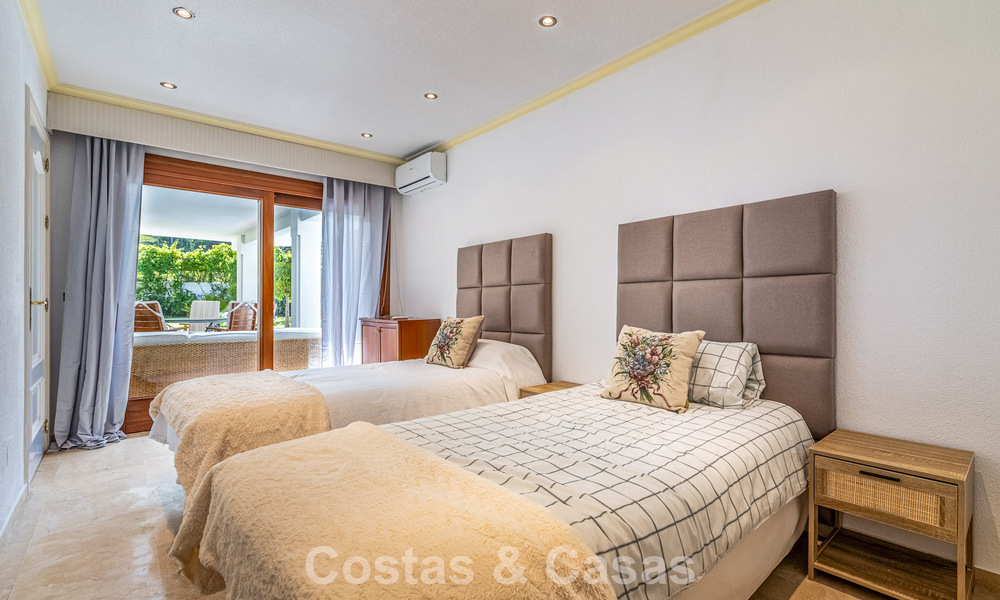 Villa à quelques pas de la plage à vendre sur la très prisée New Golden Mile entre Marbella et Estepona 802578