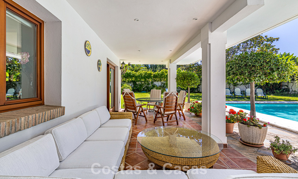 Villa à quelques pas de la plage à vendre sur la très prisée New Golden Mile entre Marbella et Estepona 802580