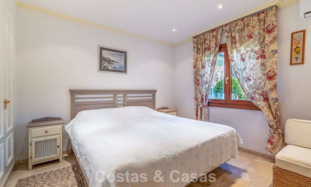 Villa à quelques pas de la plage à vendre sur la très prisée New Golden Mile entre Marbella et Estepona 802582
