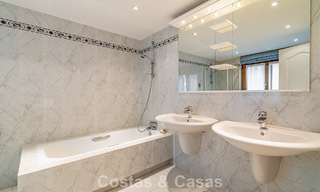 Villa à quelques pas de la plage à vendre sur la très prisée New Golden Mile entre Marbella et Estepona 802583 