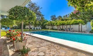 Villa à quelques pas de la plage à vendre sur la très prisée New Golden Mile entre Marbella et Estepona 802597 