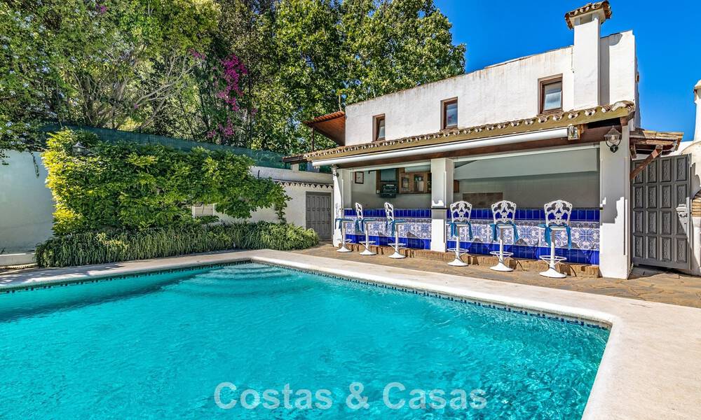 Villa à quelques pas de la plage à vendre sur la très prisée New Golden Mile entre Marbella et Estepona 802598