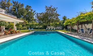 Villa à quelques pas de la plage à vendre sur la très prisée New Golden Mile entre Marbella et Estepona 802599 