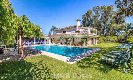 Villa à quelques pas de la plage à vendre sur la très prisée New Golden Mile entre Marbella et Estepona 802601