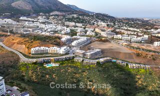 Villas jumelées innovantes avec de superbes vues sur la mer à vendre dans une résidence prisée à Fuengirola, Costa del Sol 802624 