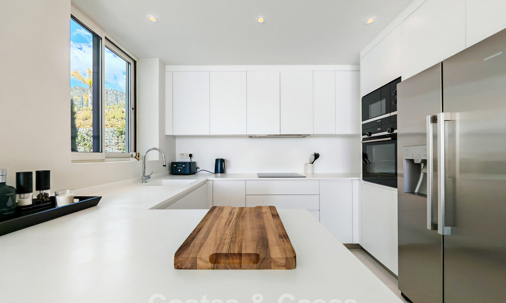 Appartement moderne en rez-de-jardin avec vue sur la mer à vendre dans un complexe boutique exclusif près de Marbella 802602