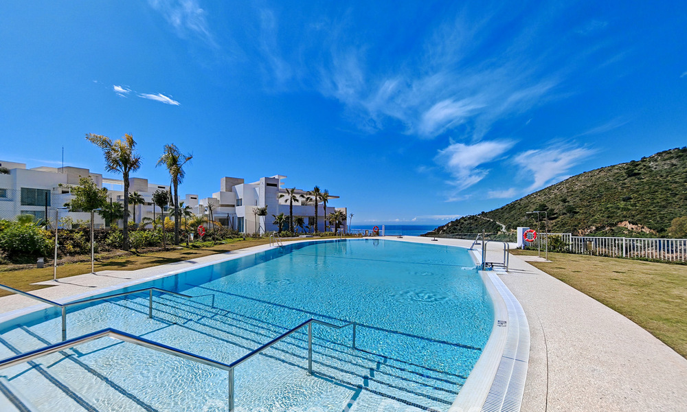 Appartement moderne en rez-de-jardin avec vue sur la mer à vendre dans un complexe boutique exclusif près de Marbella 802609