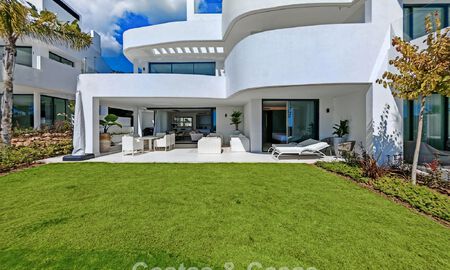 Appartement moderne en rez-de-jardin avec vue sur la mer à vendre dans un complexe boutique exclusif près de Marbella 802620