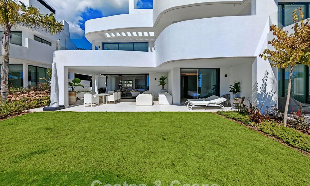 Appartement moderne en rez-de-jardin avec vue sur la mer à vendre dans un complexe boutique exclusif près de Marbella 802620