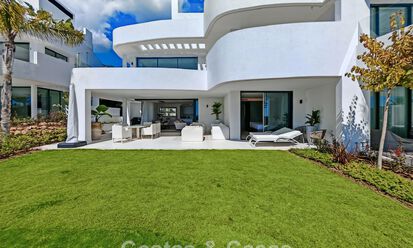Appartement moderne en rez-de-jardin avec vue sur la mer à vendre dans un complexe boutique exclusif près de Marbella 802620