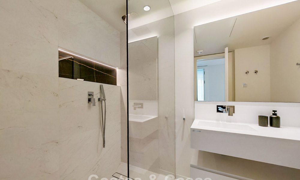 Appartement moderne en rez-de-jardin avec vue sur la mer à vendre dans un complexe boutique exclusif près de Marbella 802621