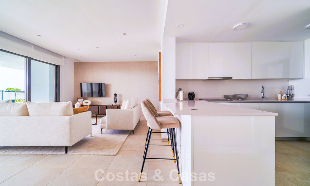 Appartements de luxe modernes avec vue sur la mer dans El Higuerón, une résidence de style resort à Fuengirola, Costa del Sol 802682