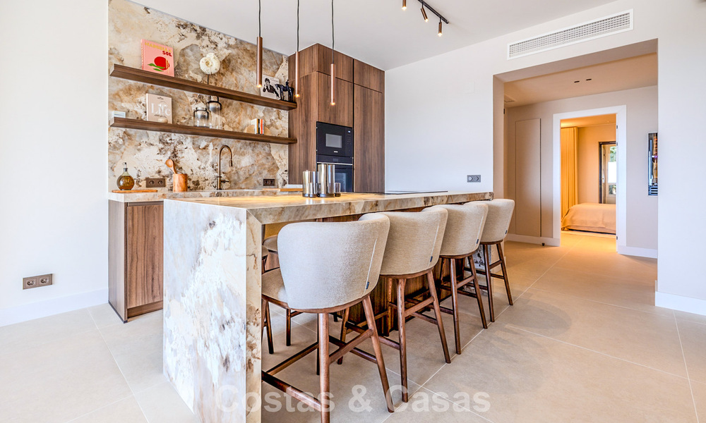 Appartement de designer rénové avec vue panoramique sur la mer à vendre à La Quinta, Marbella - Benahavís 802694