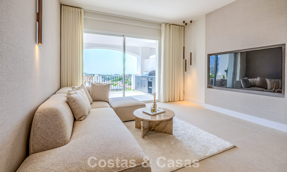 Appartement de designer rénové avec vue panoramique sur la mer à vendre à La Quinta, Marbella - Benahavís 802695