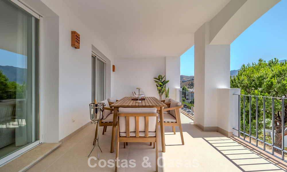 Appartement de designer rénové avec vue panoramique sur la mer à vendre à La Quinta, Marbella - Benahavís 802698