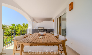 Appartement de designer rénové avec vue panoramique sur la mer à vendre à La Quinta, Marbella - Benahavís 802699 
