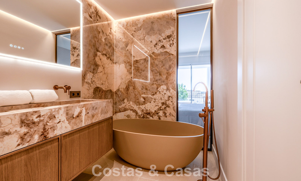 Appartement de designer rénové avec vue panoramique sur la mer à vendre à La Quinta, Marbella - Benahavís 802708