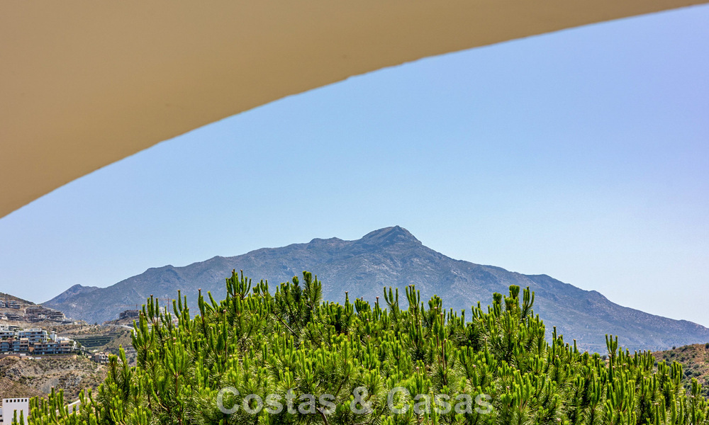 Appartement de designer rénové avec vue panoramique sur la mer à vendre à La Quinta, Marbella - Benahavís 802717