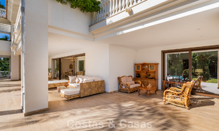 Villa classique à vendre à quelques mètres de la plage et du parcours de golf, sur le New Golden Mile entre Marbella et Estepona 802736 