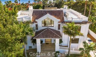 Villa classique à vendre à quelques mètres de la plage et du parcours de golf, sur le New Golden Mile entre Marbella et Estepona 802737 