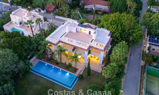 Villa classique à vendre à quelques mètres de la plage et du parcours de golf, sur le New Golden Mile entre Marbella et Estepona 802740 