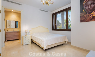 Villa classique à vendre à quelques mètres de la plage et du parcours de golf, sur le New Golden Mile entre Marbella et Estepona 802751 