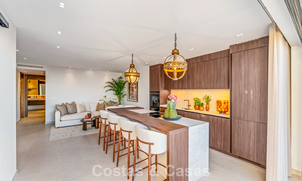 Luxueux appartement rénové avec vue sur la mer à vendre dans une résidence sécurisée sur le Golden Mile de Marbella 802837