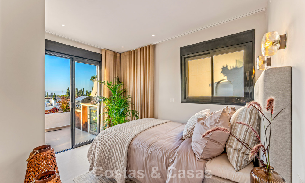 Luxueux appartement rénové avec vue sur la mer à vendre dans une résidence sécurisée sur le Golden Mile de Marbella 802840