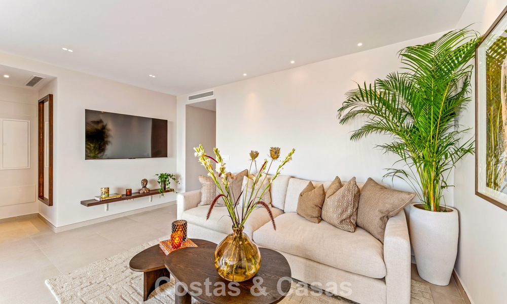 Luxueux appartement rénové avec vue sur la mer à vendre dans une résidence sécurisée sur le Golden Mile de Marbella 802842
