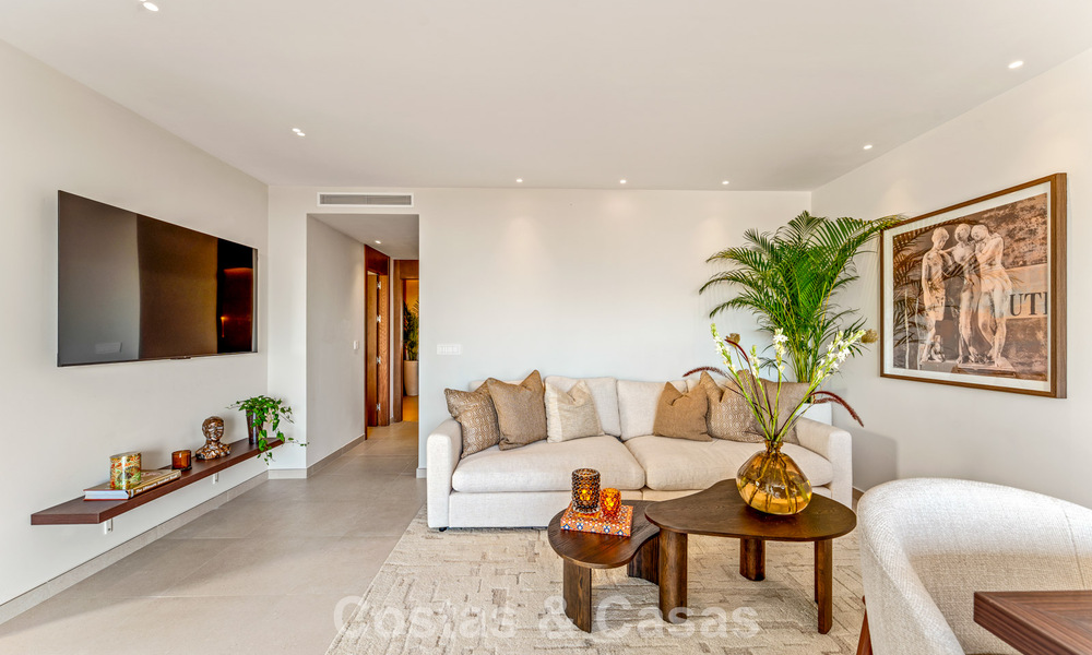 Luxueux appartement rénové avec vue sur la mer à vendre dans une résidence sécurisée sur le Golden Mile de Marbella 802843